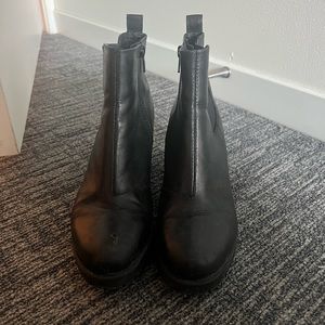 Vagabond black leather booties with platform